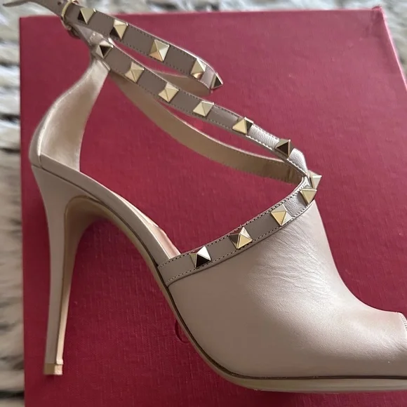 Valentino Taupe Rockstud Women's Heels - Picture 6 of 7